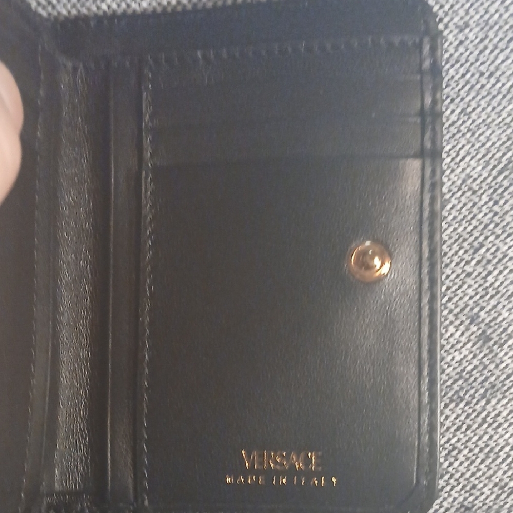 Versace Black Quilted Leather Wallet with Gold Medusa Logo - Picture 12 of 15
